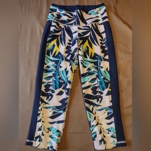 NEW: Old Navy high-rise elevate side strip gym legging